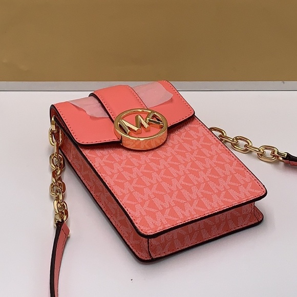 Michael Kors Carmen Small Logo
Smartphone Crossbody Grapefruit signature color - Picture 11 of 16